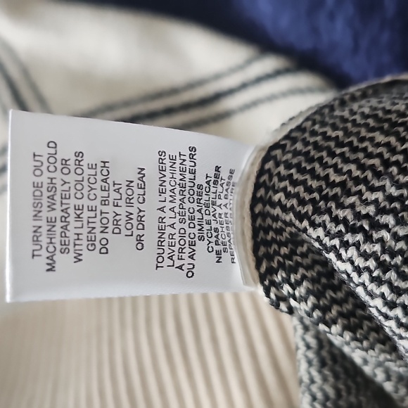 NWT T Tahari Geometric Crewneck Longsleeve Sweater Alpaca/Black Large - Picture 13 of 14